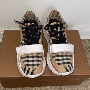 Burberry sneakers